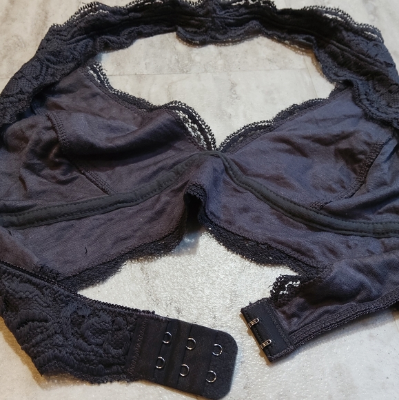 Urban Outfitters Lace Halter Bra NWOT - SMALL - Picture 9 of 13